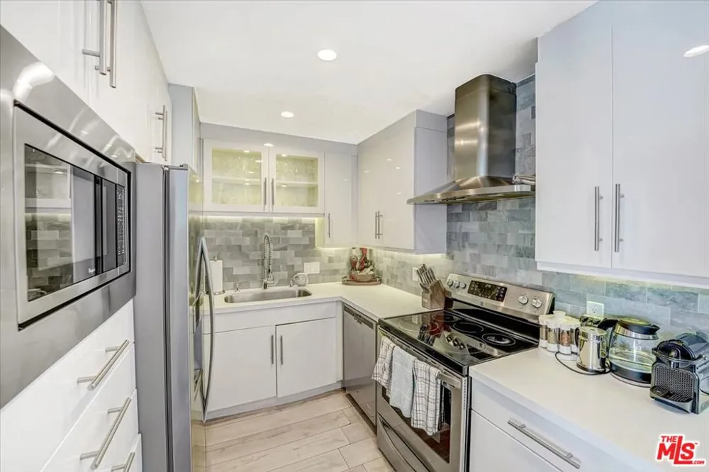 10433 WILSHIRE BOULEVARD #1202 Los Angeles, CA 90024