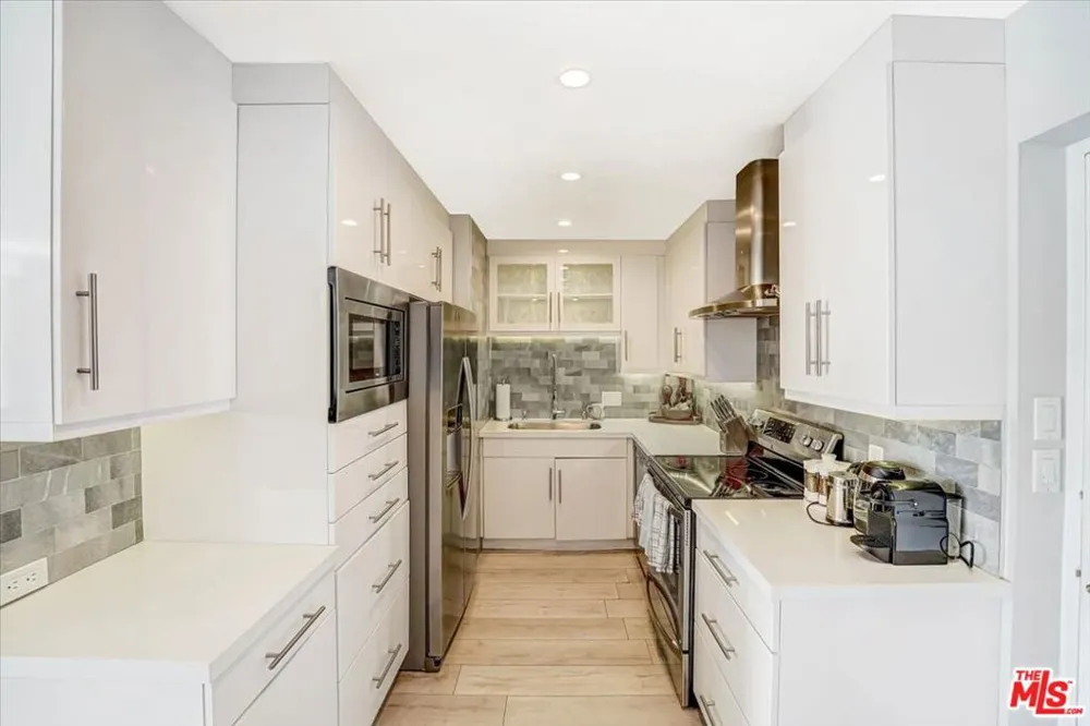 10433 WILSHIRE BOULEVARD #1202 Los Angeles, CA 90024