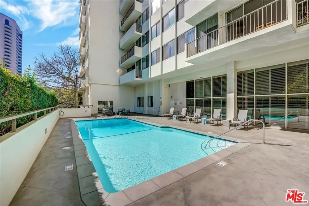10433 WILSHIRE BOULEVARD #1202 Los Angeles, CA 90024