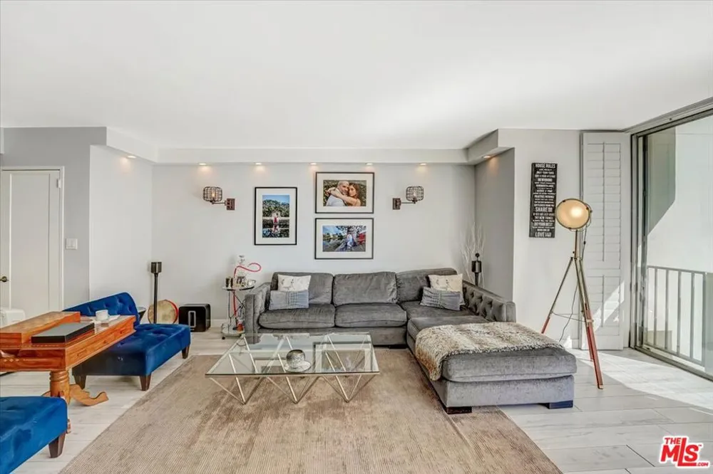 10433 WILSHIRE BOULEVARD #1202 Los Angeles, CA 90024