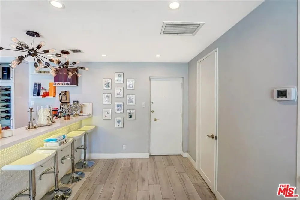 10433 WILSHIRE BOULEVARD #1202 Los Angeles, CA 90024