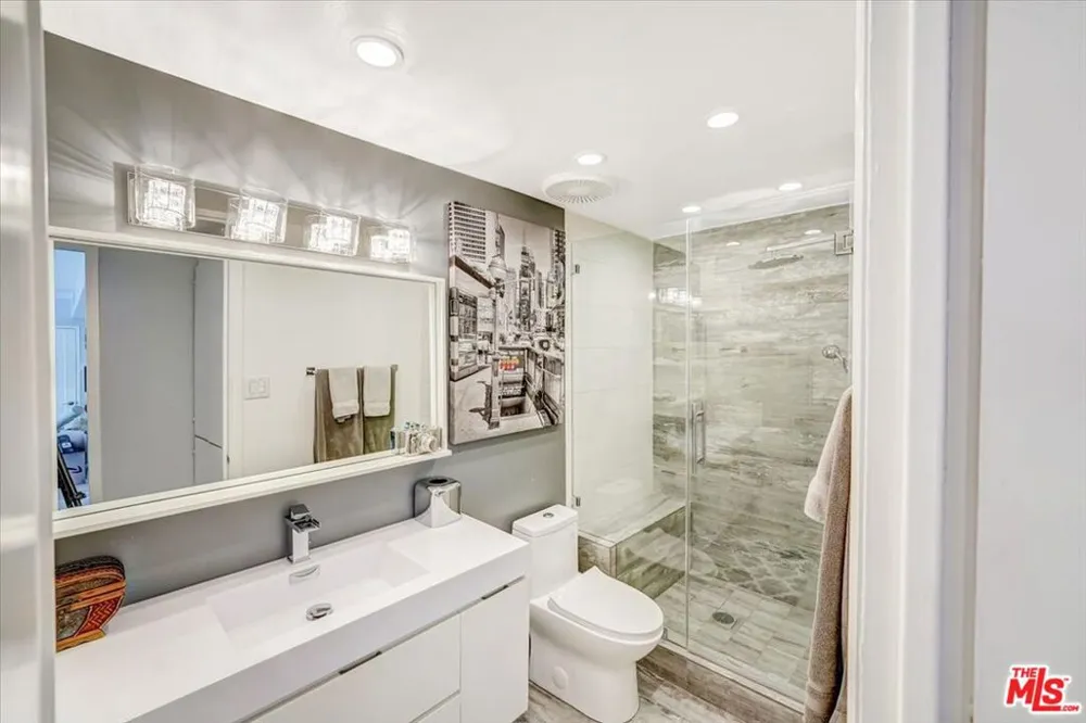 10433 WILSHIRE BOULEVARD #1202 Los Angeles, CA 90024
