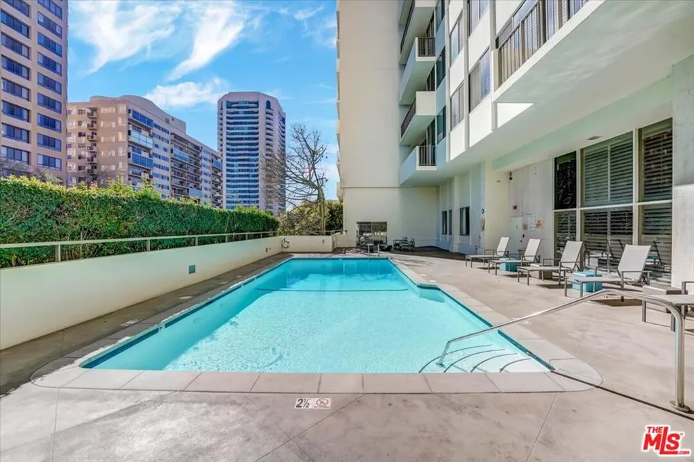 10433 WILSHIRE BOULEVARD #1202 Los Angeles, CA 90024
