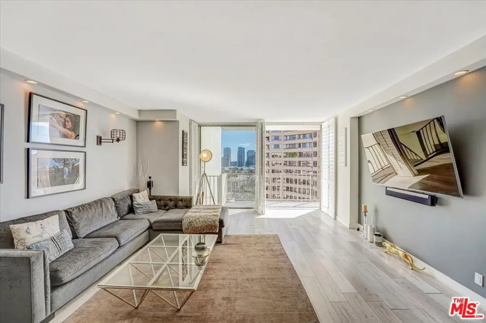 10433 WILSHIRE BOULEVARD #1202 Los Angeles, CA 90024