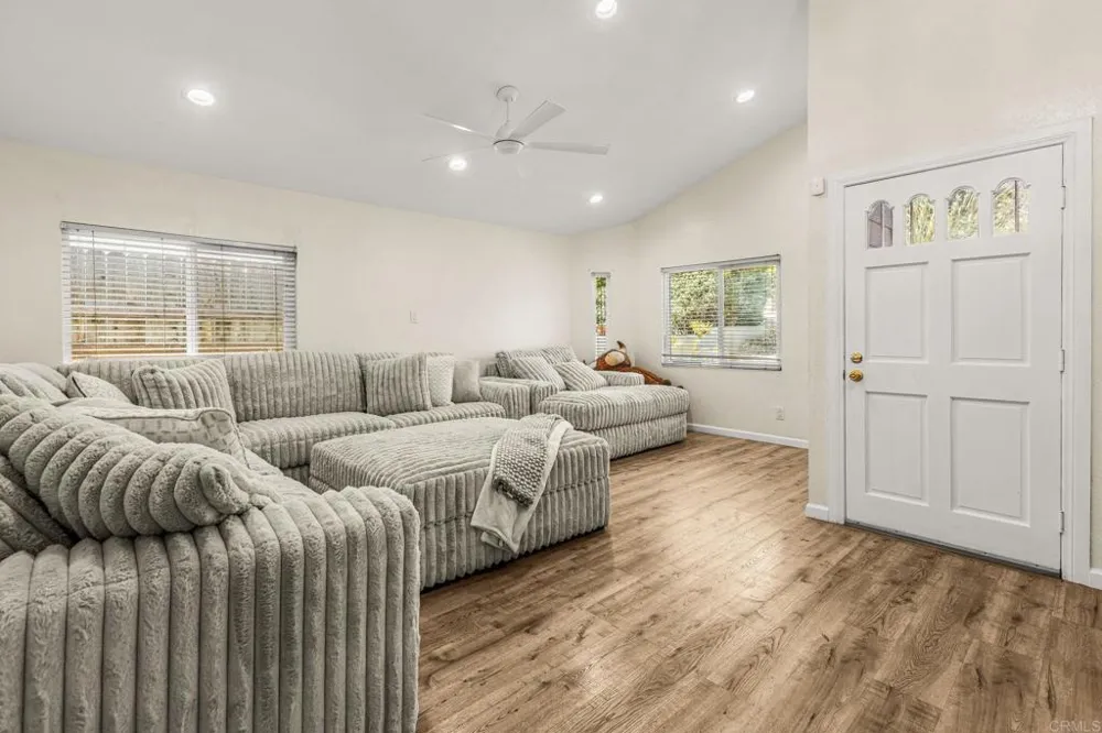 33208 Gillette Street Lake Elsinore, CA 92530