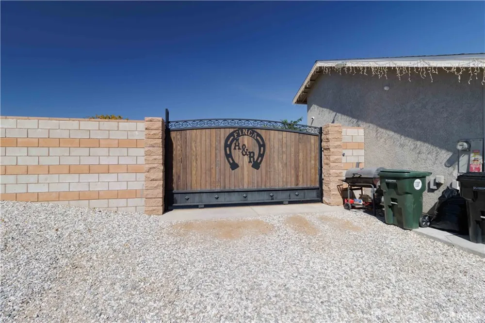 12040 Jade Victorville, CA 92392