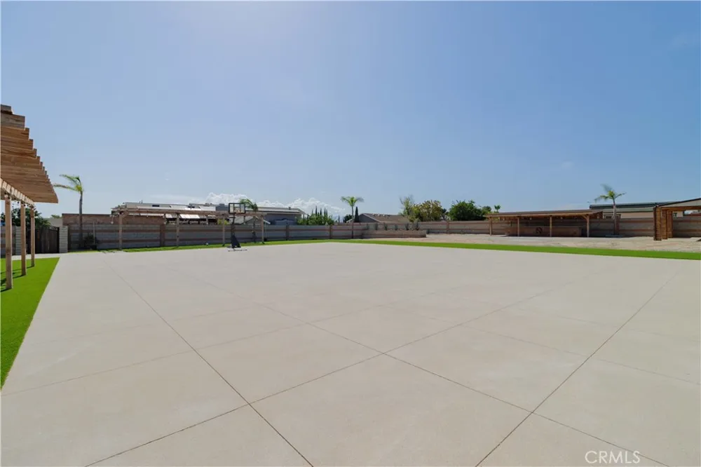 12040 Jade Victorville, CA 92392