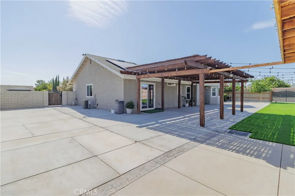 12040 Jade Victorville, CA 92392