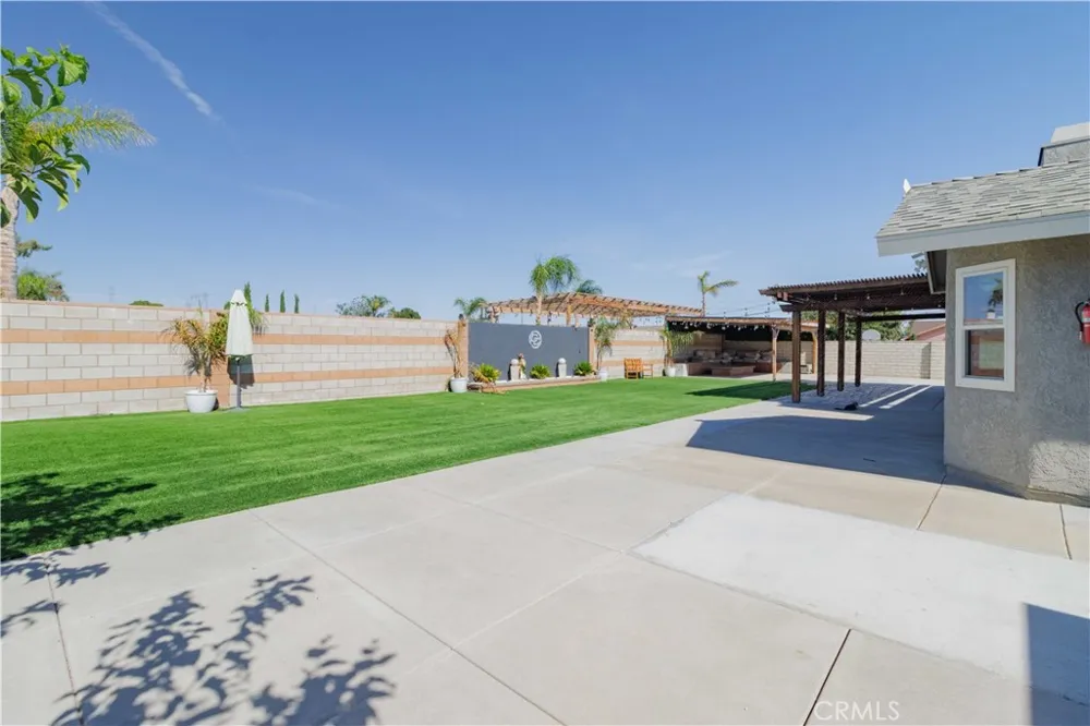 12040 Jade Victorville, CA 92392
