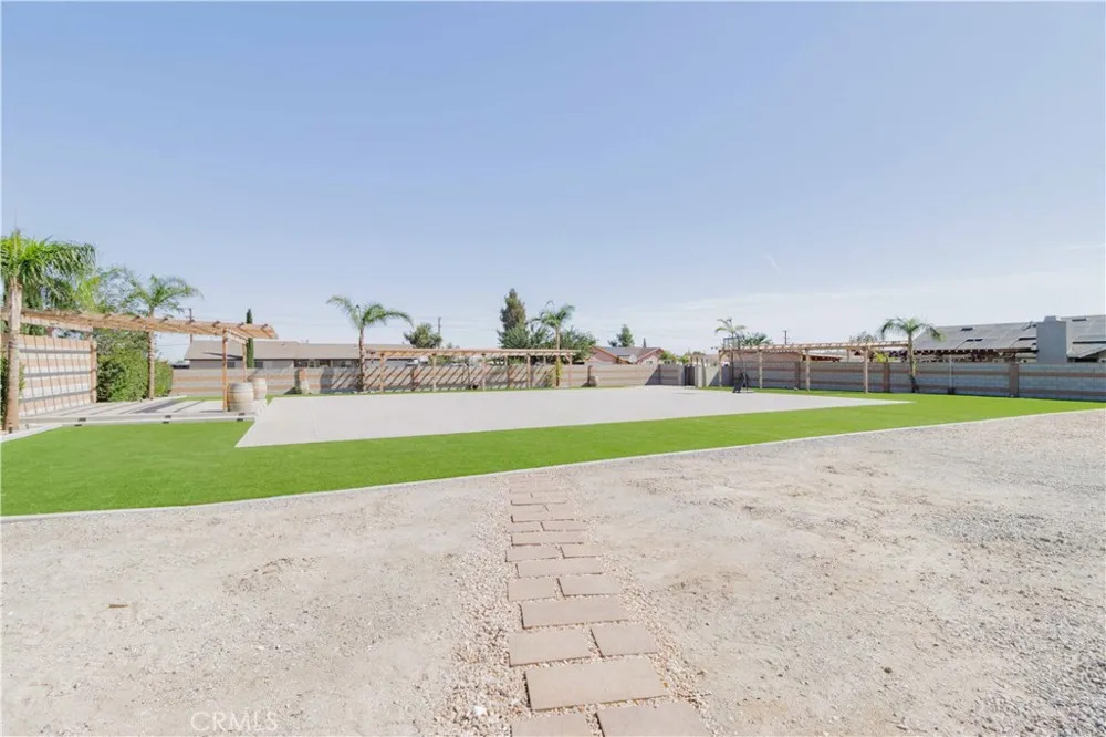 12040 Jade Victorville, CA 92392