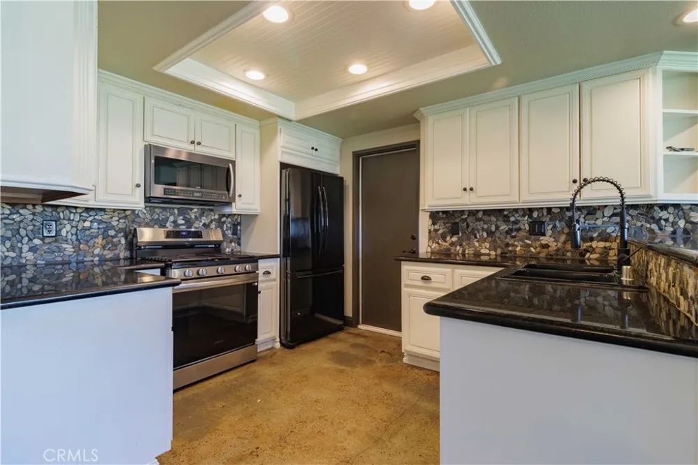 12040 Jade Victorville, CA 92392