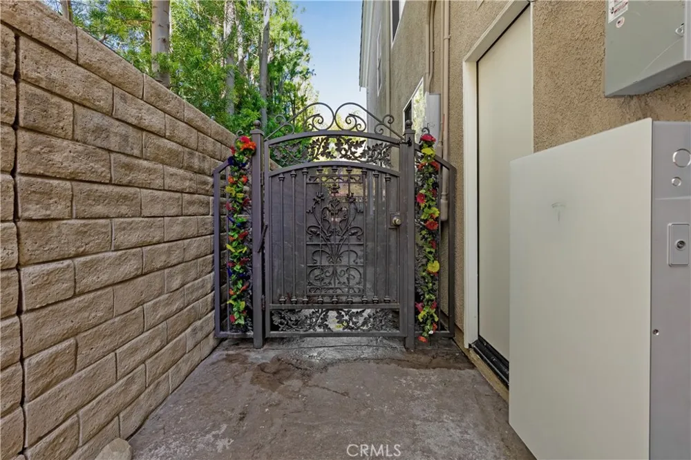 22019 Gold Canyon Drive Saugus, CA 91390