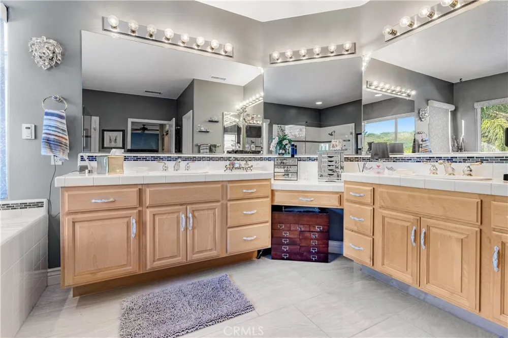 22019 Gold Canyon Drive Saugus, CA 91390