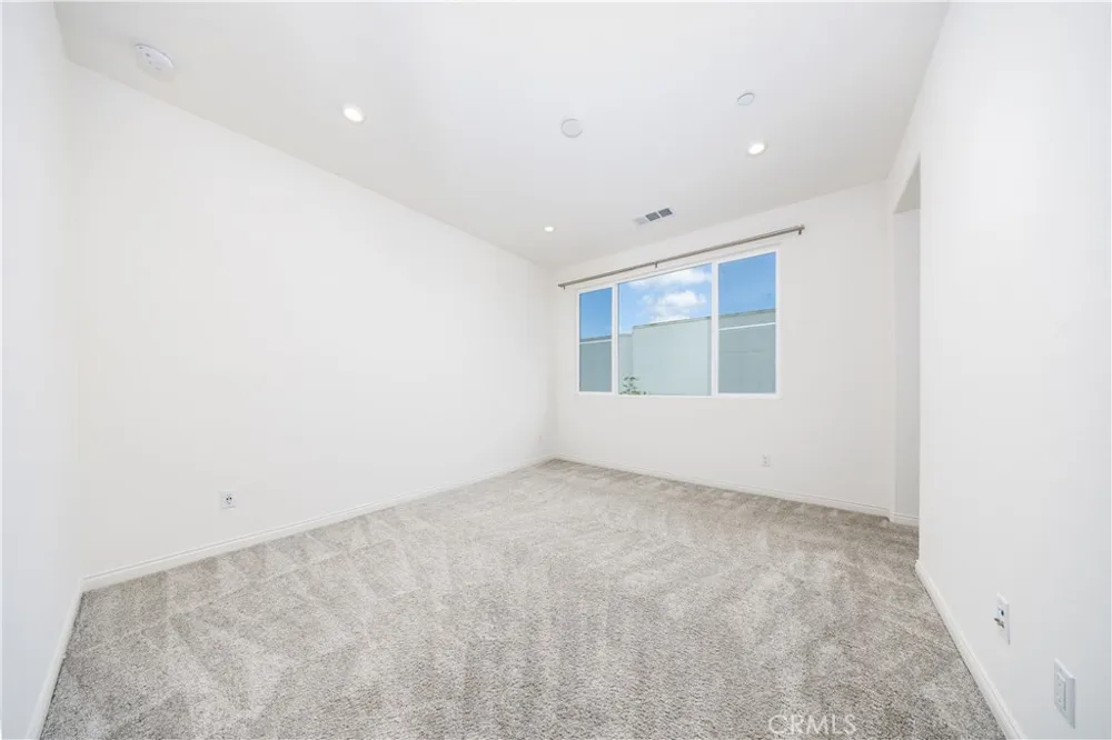 17 Aria South El Monte, CA 91733
