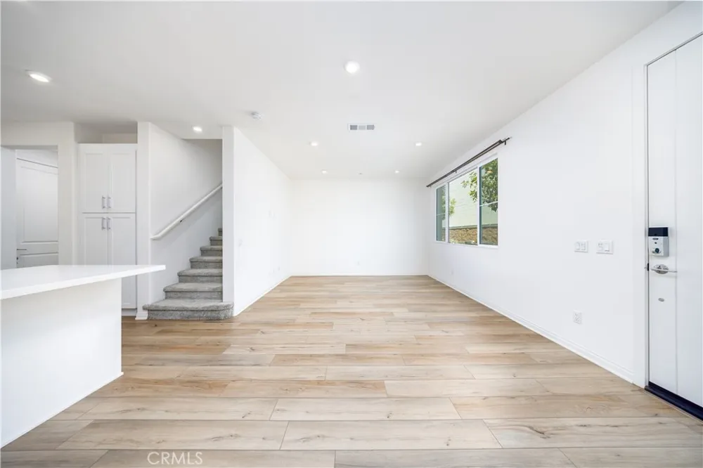 17 Aria South El Monte, CA 91733