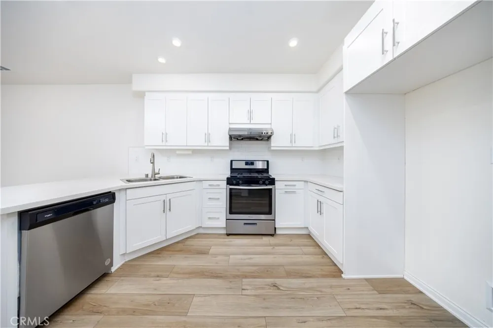 17 Aria South El Monte, CA 91733