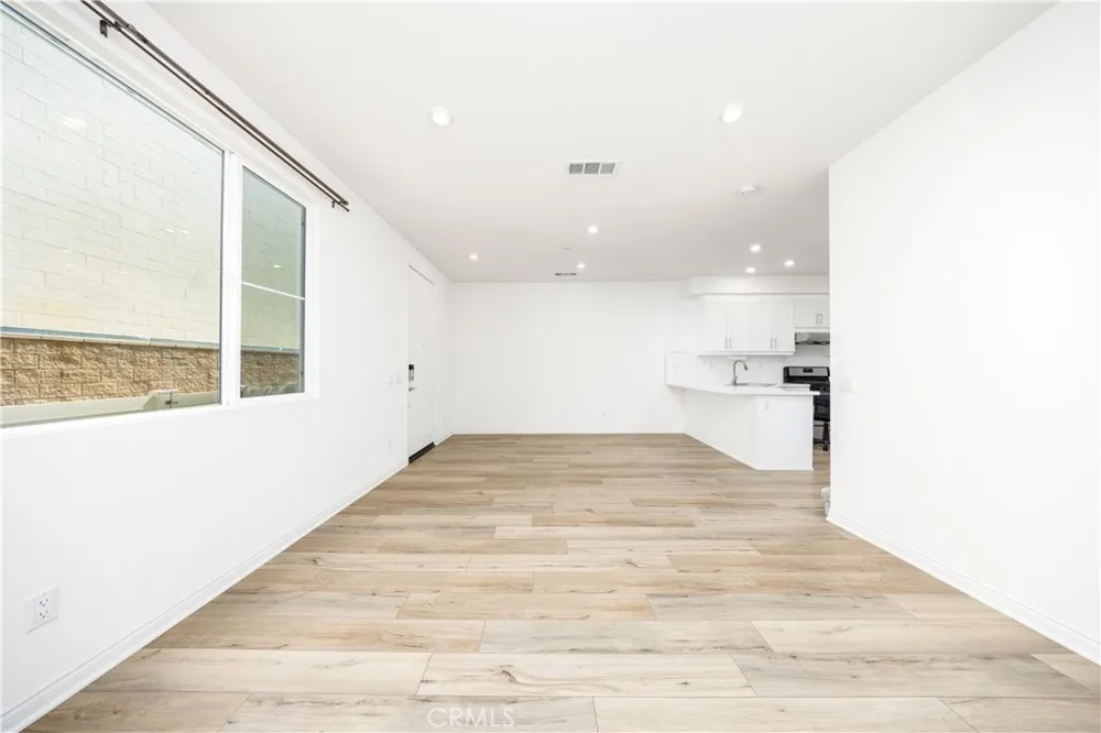 17 Aria South El Monte, CA 91733