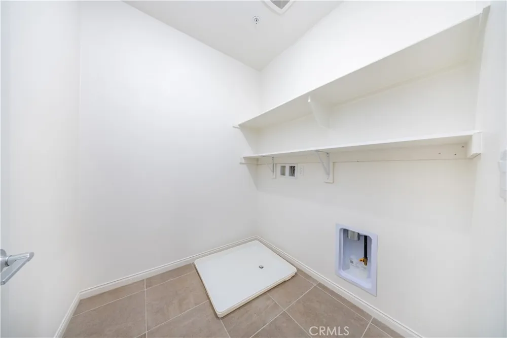 17 Aria South El Monte, CA 91733
