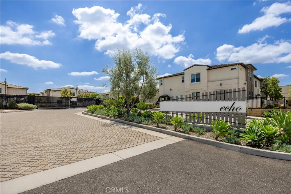 17 Aria South El Monte, CA 91733