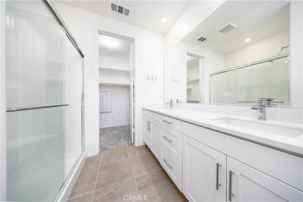 17 Aria South El Monte, CA 91733