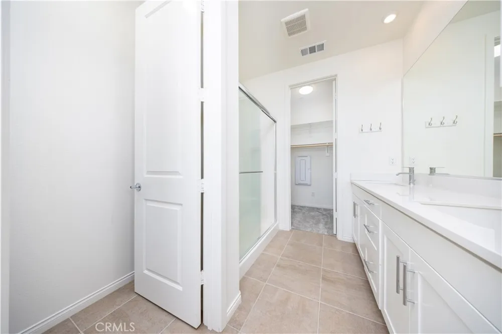 17 Aria South El Monte, CA 91733