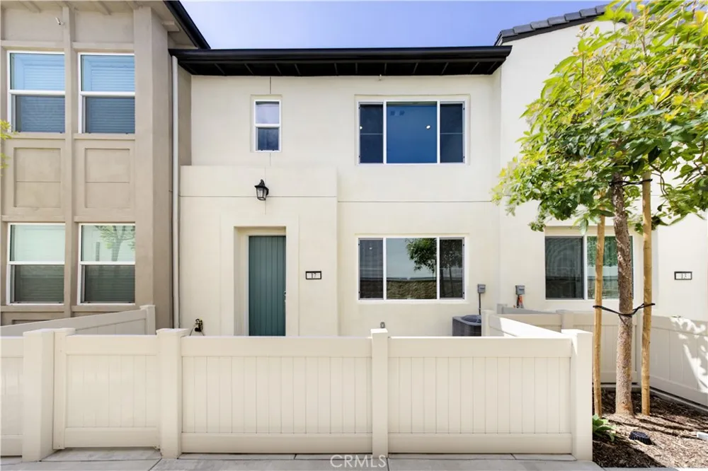 17 Aria South El Monte, CA 91733