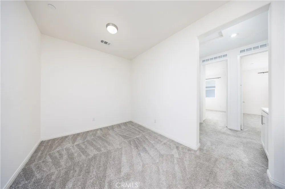 17 Aria South El Monte, CA 91733