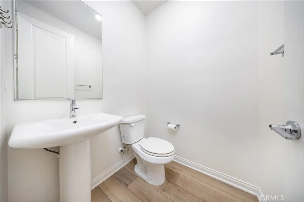 17 Aria South El Monte, CA 91733