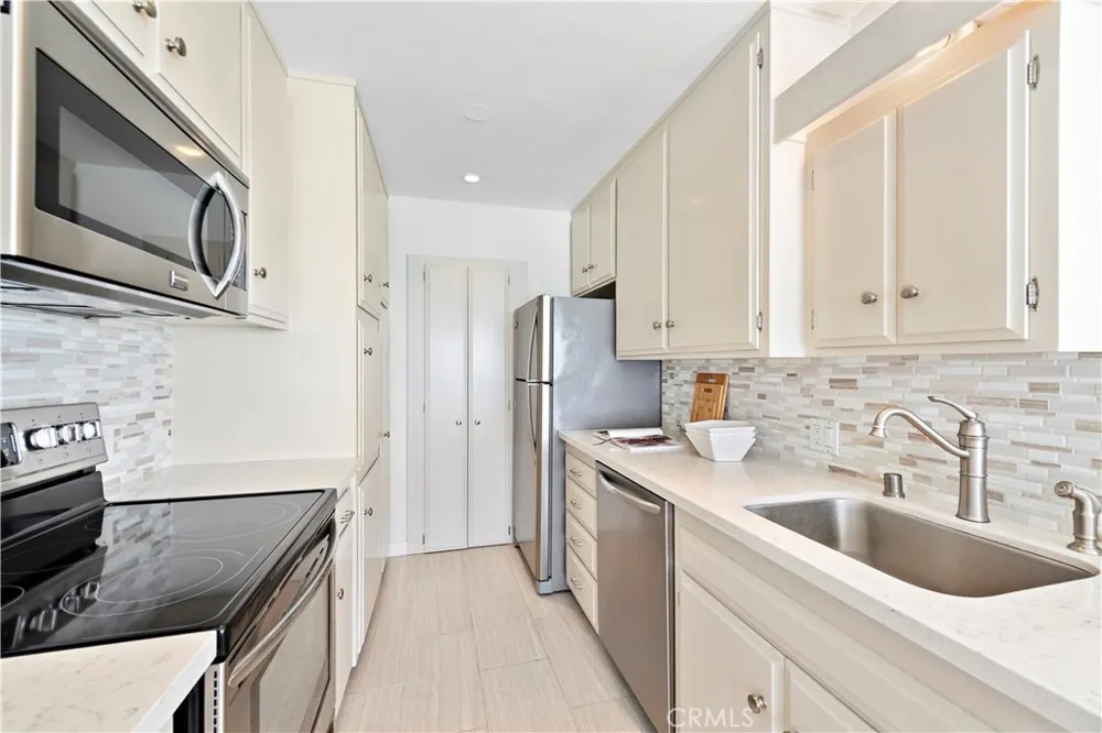 31561 Table Rock Drive #208 Laguna Beach, CA 92651