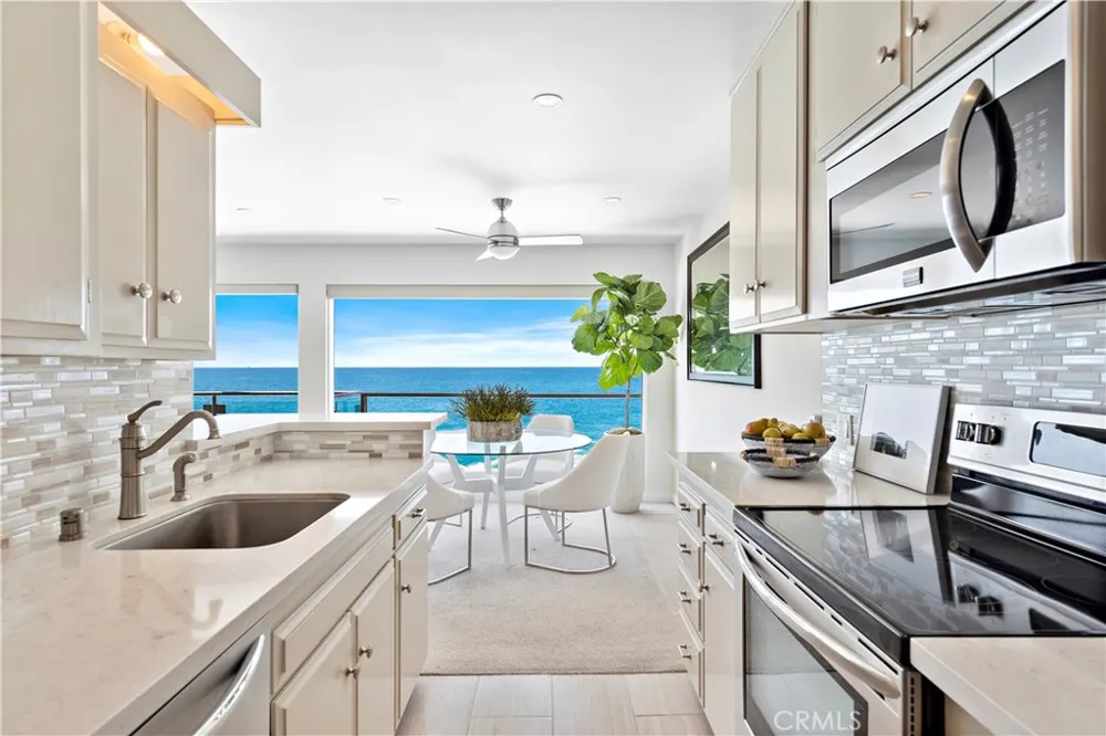 31561 Table Rock Drive #208 Laguna Beach, CA 92651