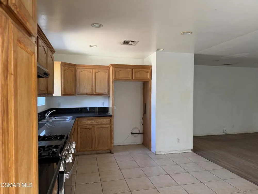 8847 Lindley Avenue Northridge, CA 91325