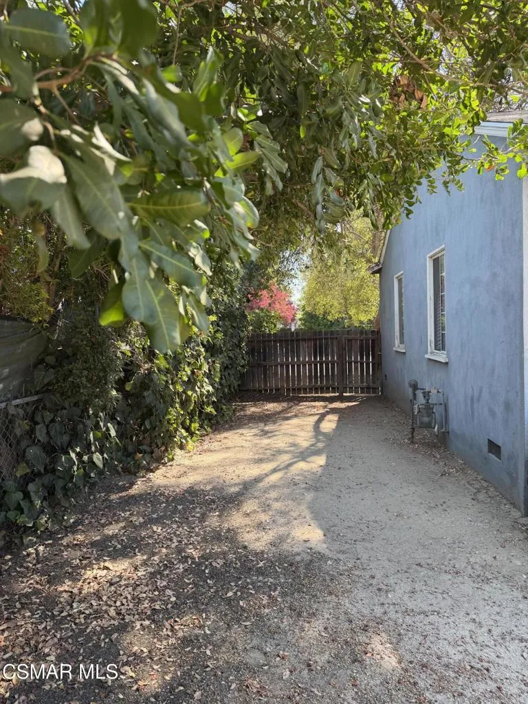 8847 Lindley Avenue Northridge, CA 91325