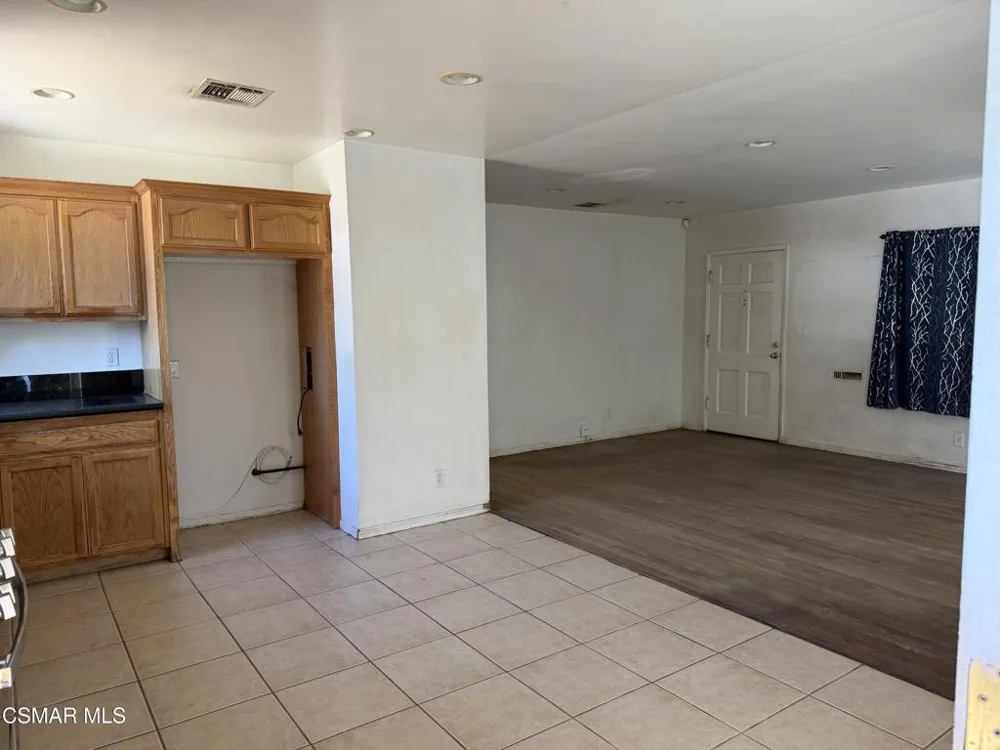 8847 Lindley Avenue Northridge, CA 91325