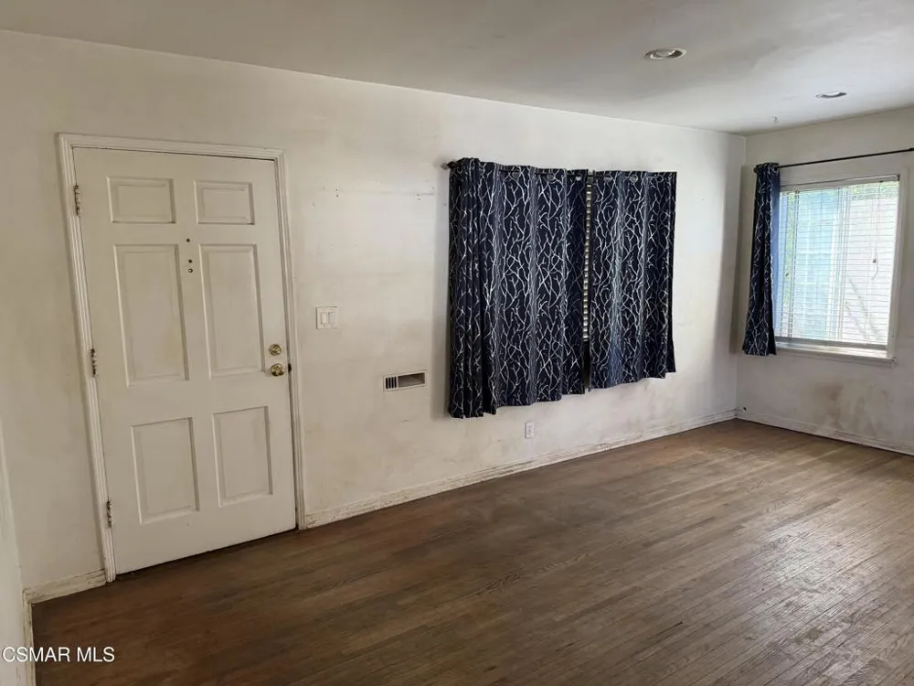 8847 Lindley Avenue Northridge, CA 91325