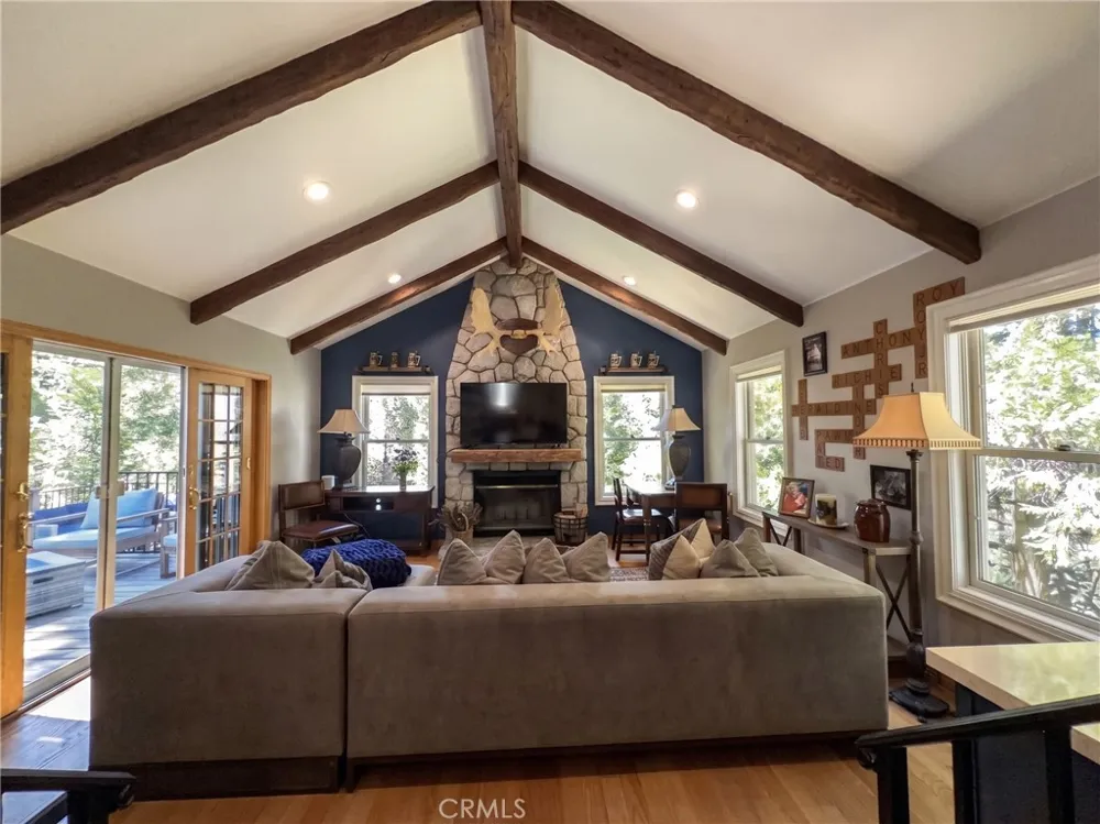434 S Cumberland Lake Arrowhead, CA 92352