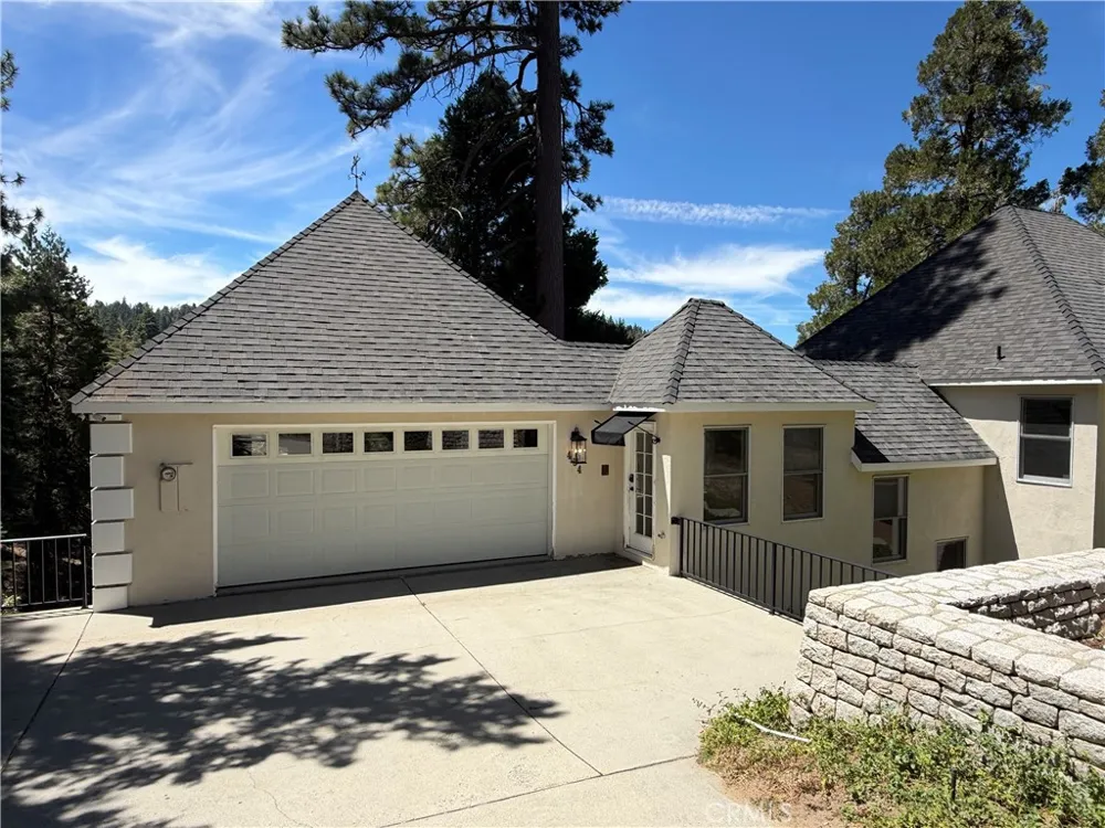 434 S Cumberland Lake Arrowhead, CA 92352