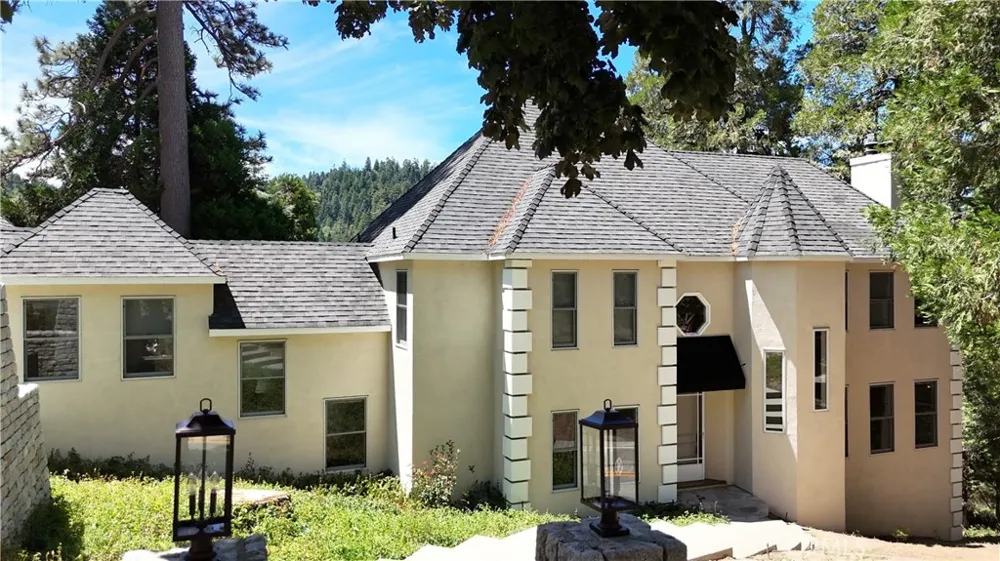 434 S Cumberland Lake Arrowhead, CA 92352