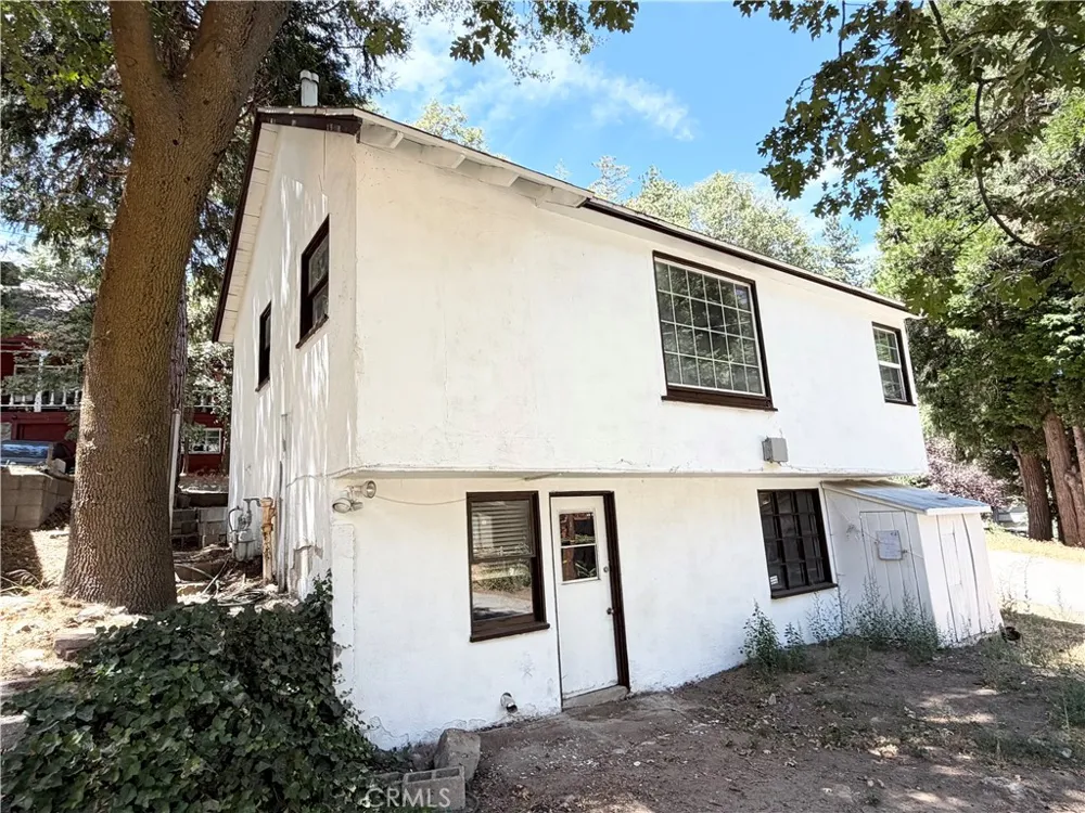 467 Sequoia Crestline, CA 92325