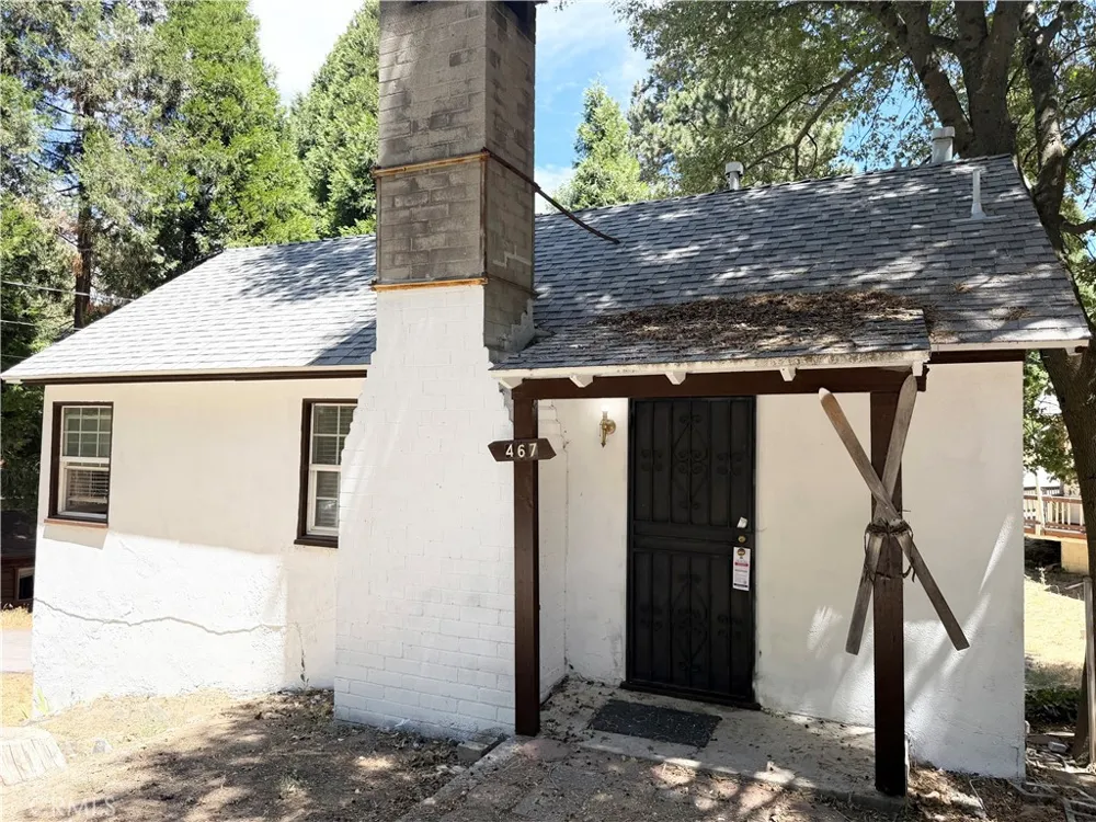 467 Sequoia Crestline, CA 92325