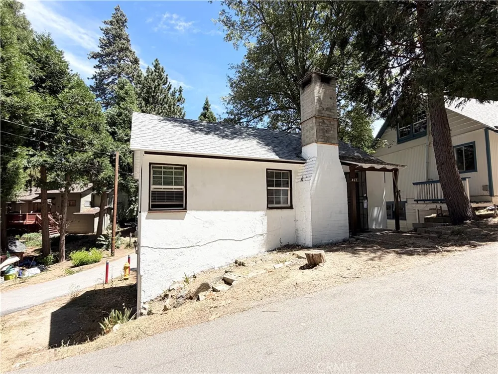 467 Sequoia Crestline, CA 92325