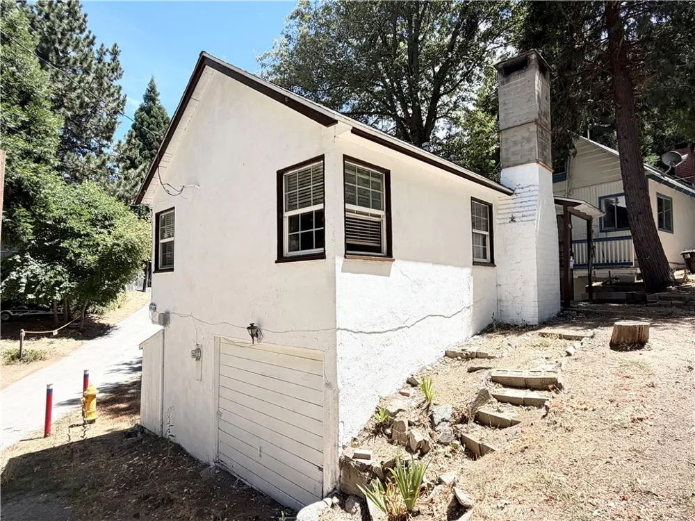467 Sequoia Crestline, CA 92325