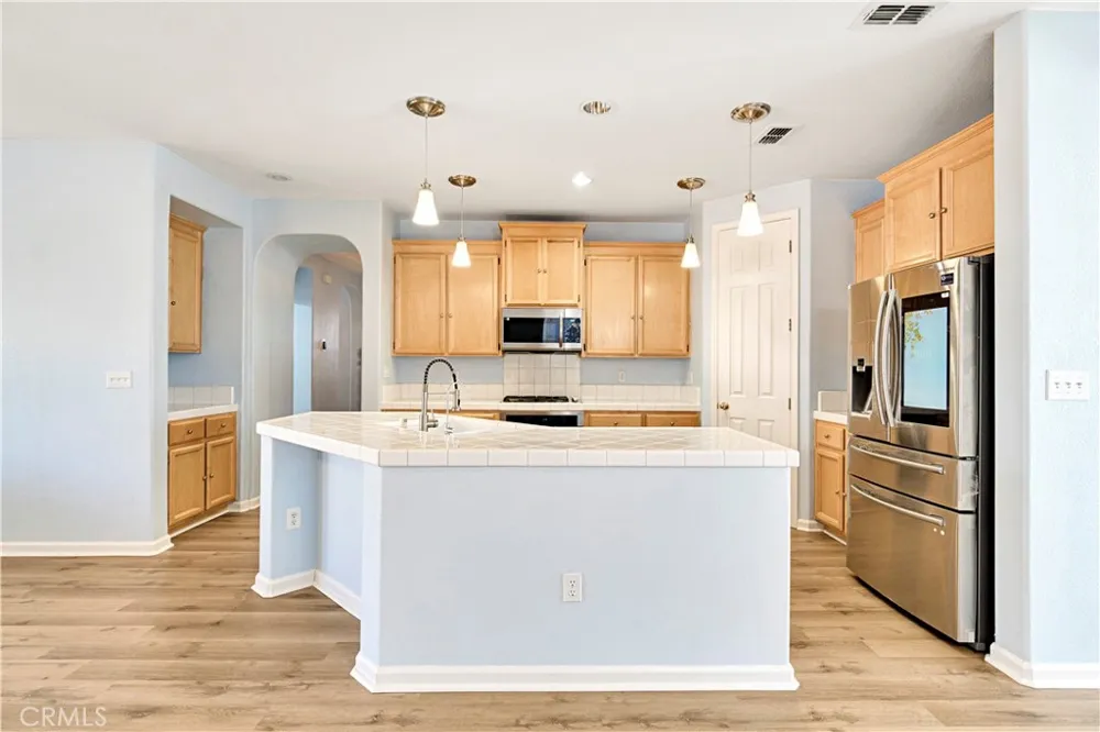 1049 Stanford Avenue Madera, CA 93637
