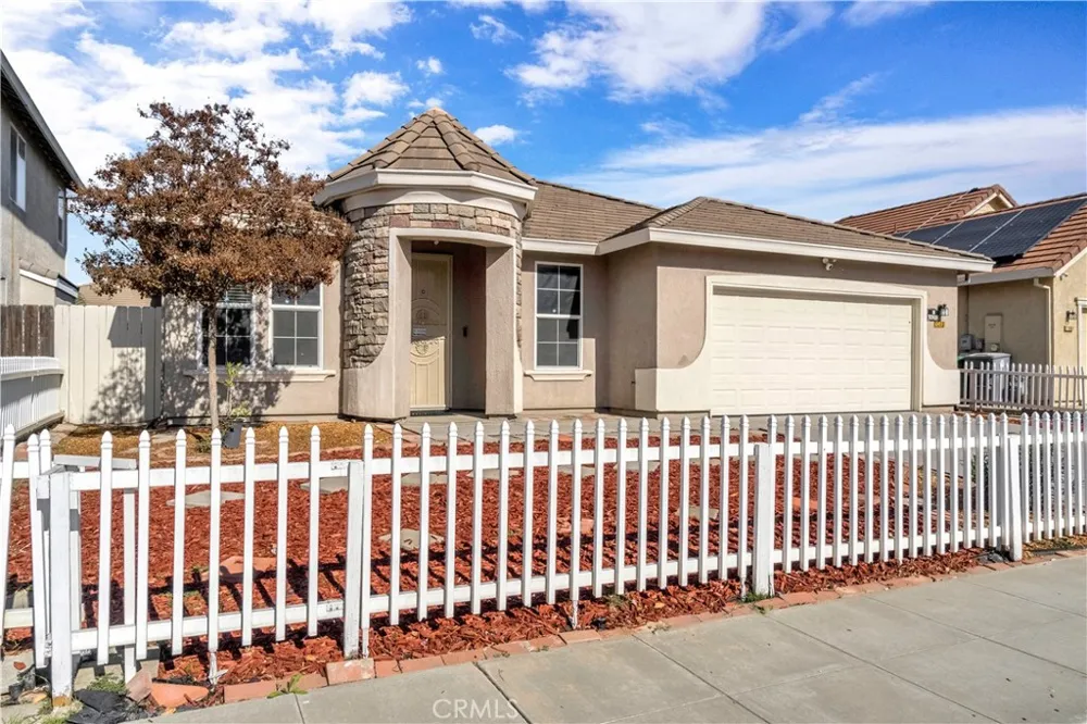 1049 Stanford Avenue Madera, CA 93637