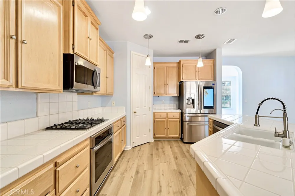 1049 Stanford Avenue Madera, CA 93637
