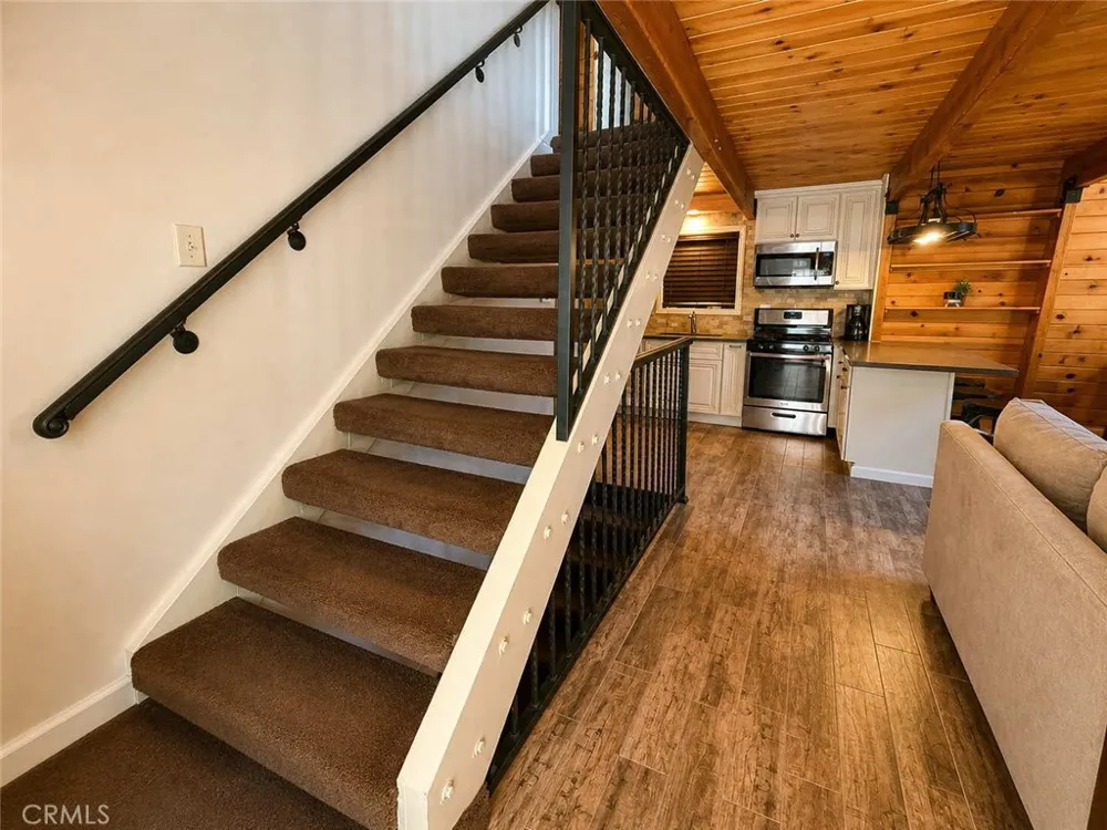30975 Knob Hill Circle Running Springs, CA 92382