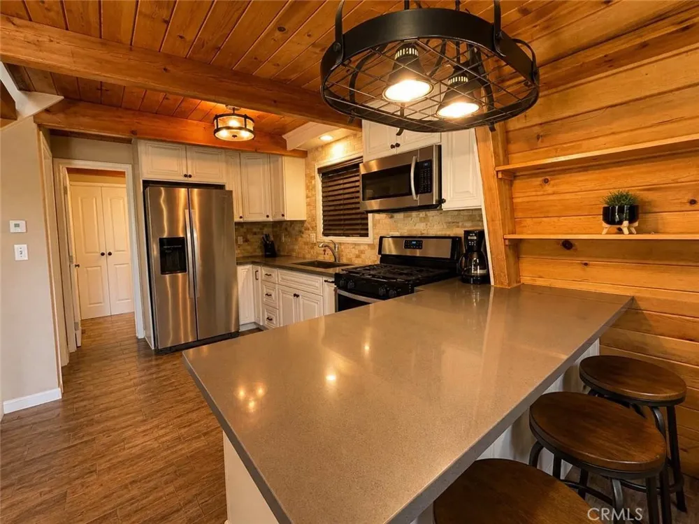 30975 Knob Hill Circle Running Springs, CA 92382