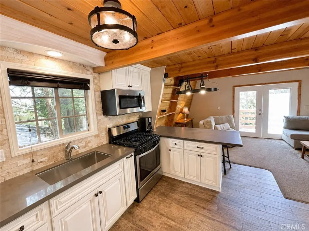 30975 Knob Hill Circle Running Springs, CA 92382
