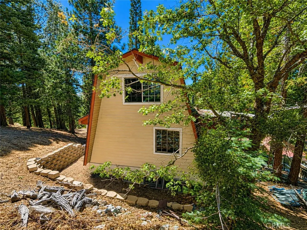 30975 Knob Hill Circle Running Springs, CA 92382