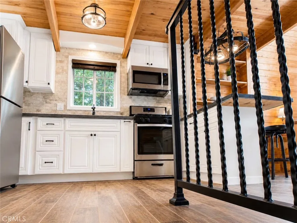 30975 Knob Hill Circle Running Springs, CA 92382