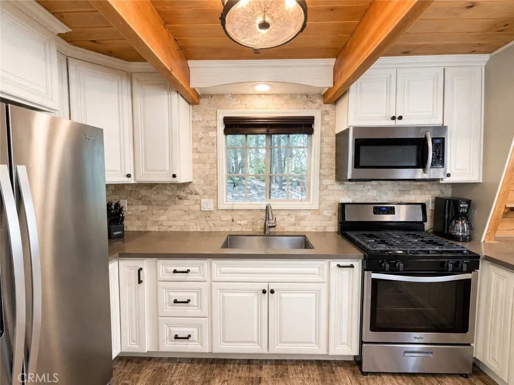 30975 Knob Hill Circle Running Springs, CA 92382